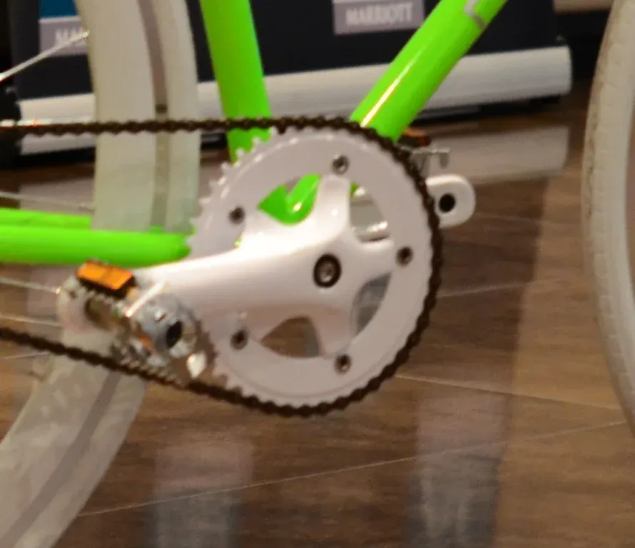 La ingeniería detrás de las bielas: la palanca que mueve tu bicicleta